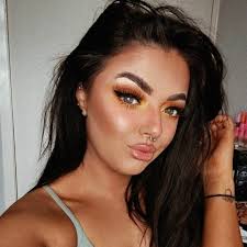 Chloe Gould's Instagram, Twitter & Facebook