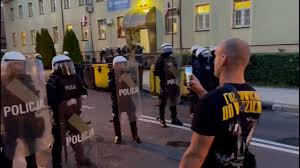 Policjanci z lubina podczas interwencji obezwładnili agresywnego mężczyznę. Hxr3okek85y Em