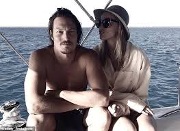 The girlfriend of snowboarder alex pullin saw a commotion on her local beach and watched as a tragedy unfolded, only to learn the victim was the love of her life when the body was brought to shore. Phjrrvxxjcydgm