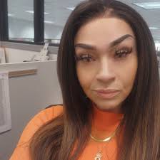 Hi! This is probably a long shot but I'm here to try! I'm looking for  someone who can make save the date royal icing cookies. I'm pretty flexible  in design and shapes.