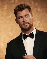 Chris hemsworth)‏، هو ممثل أسترالي من مواليد (11 أغسطس 1983). Chris Hemsworth Fan S Tweet New Hq Chrishemsworth For The New Boss Holiday Campaign Unwrap The Holidays With Boss Starring Chris Hemsworth Holiday Season Has Arrived And We Re Kicking Off All The
