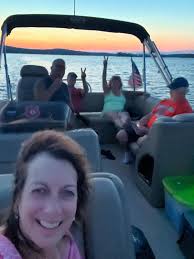 Weekend glamping & boating vibes in full swing! ⛺️🚤✨ We rolled into  Naples, Maine, set up camp, and jumped right into the fun with an amazing  pontoon ride. Cruised Brandy Pond ➡️