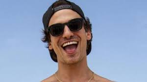 De Férias com o Ex tem ex de Hadad o chamando de babaca e flashback