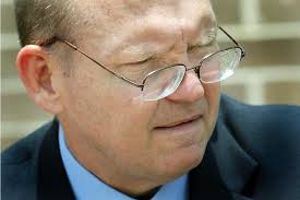 Judge dismisses cases against police chief, disqualifies DA