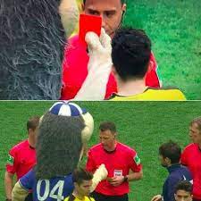 The mascot showed felix zwayer the red card after saturday's game against dortmund and the club have been told a repeat will earn them a punishment mascot escapes ban but schalke warned after red. Schalke S Mascot Erwin Shows The Referee A Red Card After His Poor Performance In The Revierderby Bundesliga