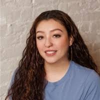 Stefanie Gomez's Instagram, Twitter & Facebook