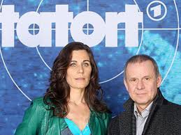 Joachim Król und Nina Kunzendorf im Tatort: Zwei wie Arsch und Eimer |  STERN.de