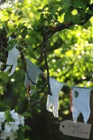 Tischlein Deck Dich Blutenfest Living Green Fahne Girlande Garten Fruhling Deko Tischdecke