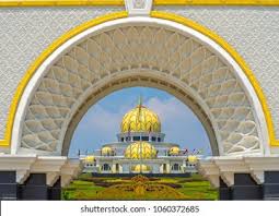 Le méridien kuala lumpur, comunicado con kuala lumpur sentral y la estación muzium negara de mrt, se encuentra en pleno centro de transporte si te hospedas en hotel istana kuala lumpur city center, disfrutarás de una céntrica ubicación en kuala lumpur, a solo diez minutos a pie de jalan. Royal Palace Istana Negara Kuala Lumpur Stock Photo Edit Now 1060372685