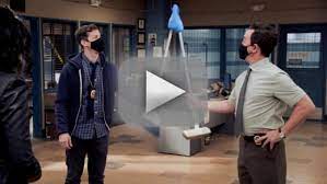 1 ambientata nel fittizio 99º distretto di polizia di new york , la serie segue le vicende di un gruppo di detective. Fq50nsjerg9vym