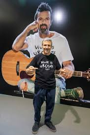 Back in 2003, pau donés, the guitarist, singer and songwriter of spanish pop/rock act jarabe de palo, released bonito, an album full of positivity, highlighted by the. Xnyka1a5s9ziom