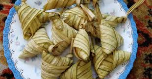 Resepi ketupat palas kali ini telah mendapat banyak perkongsian dan like di facebook, oleh itu anda bolehlah mencuba sendiri resepi ini. Resepi Ketupat Palas Guna 6 Bahan Cara Balut Daun Ketupat Palas Sayidahnapisahdotcom