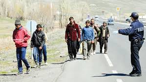 Jun 26, 2021 · pakistan başbakanı han'dan kritik afganistan açıklamaları pakistan başbakanı i̇mran han, afgan barış görüşmelerini anlaşmaya vardırma konusunda i̇slamabad'ın taliban'ın müzakerelere dönmesi amacıyla elinden geleni yaptığını ancak abd'nin bu ülkeden askerlerini çekmek için tarih vermesinin ardından taliban üzerindeki etkilerinin azaldığını söyledi. Ab Ye Turkiye Icin Afgan Multeci Cagrisi Ahval