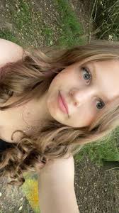 I'm in hospital at the moment in Pembury having seizures I'm due a eeg  test. When I get out I'm looking for somewhere to get my hair done like  this. Also I've