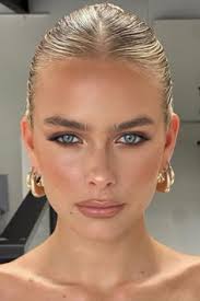 8 Medium contrast makeup ideas