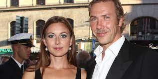 Hon är dotter till ulf lundell och barbro zackrisson. Sanna Lundell Om Forsta Karleksmotet Med Mikael Persbrandt Stoppa Pressarna Kandisar Kandisnytt Hant Extra Se Hor Noje