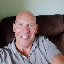 Beautiful eyes young lady🙂