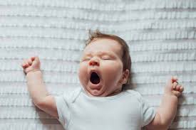 Eine der wichtigsten aufgaben des babys in diesem jahr ist es, größer zu werden, und es wird sein körpergewicht wahrscheinlich verdreifachen. Wachstumsschub Bei Babys Die 8 Entwicklungsphasen Mutterberatung