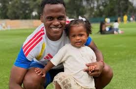 Filha de Jhon Arias acompanha todos os jogos da Colômbia e reforça fama de amuleto da sorte