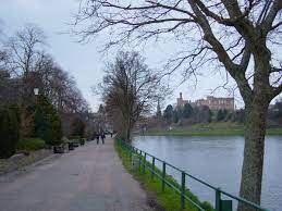 Jest to około godziny jazdy na północ od canso causeway i około godziny na południe. Inverness Wikipedia