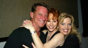 An actress/comedian who is best known for her role barbra jean on the tv show reba. Melissa Peterman On A Reba Reboot The Desire Is There New Country 105 1