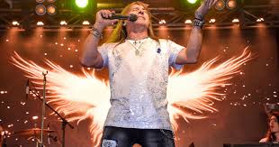 Adrián eduardo barilari (nacido el 11 de noviembre de 1959) es un cantante argentino mejor conocido como el vocalista de la banda de heavy. Adrian Barilari El Angel Agudo Del Metal
