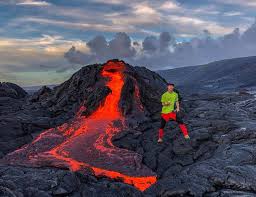 Перевод слова lava, американское и британское произношение, транскрипция, словосочетания, однокоренные слова, примеры использования. How To See Lava In Hawaii Safely
