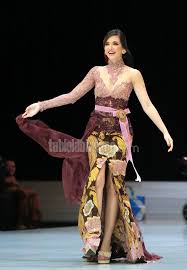 That's creations from anne avantie this time. Nia Ramadhani Tampil Begitu Memesona Kenakan Kebaya Karya Anne Avantie Tabloidbintang Com