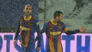 Barça hatte messi anfang des monats nach 21 gemeinsamen jahren ziehen lassen, der finanziell angeschlagene klub konnte dem argentinischen superstar aufgrund „wirtschaftlicher und struktureller hindernisse keinen vertrag mehr geben. El Clasico Real Madrid Bezwingt Barcelona Und Steht Auf Platz 1 Das Spiel Im Ticker Zum Nachlesen Goal Com