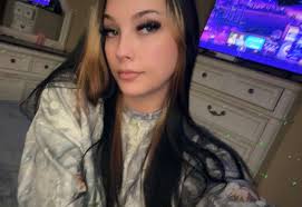 Sometimes I feel boring, I pick my phone an I've got selfie 💜💜