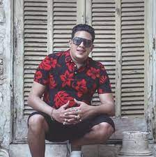 تفاجأ أحمد وابن عمه، بنزول حمو بيكا من سيارته رانج روفر مع مجموعة من العاملين معه، ويسبونهم بألفاظ بذيئة، وينهالون عليهم بالضرب، بحسب حديثه:معاه حوالي 4. Ø§Ù„Ø­Ø³Ø§Ø¨ Ø§Ù„Ø±Ø³Ù…ÙŠ Ø­Ù…Ùˆ Ø¨ÙŠÙƒØ§ Hsmobeka Twitter