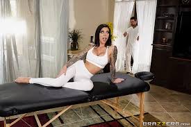 ▷ Karma Rx in How To Fuck Your Masseur (Photo 1) | Brazzers