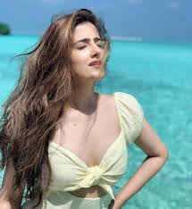 Contact kriti sanon on messenger. Nupur Sanon Wiki Age Height Figure Boyfriend Family More Celebunfolded