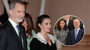 Los Reyes, de cena con su amigo Pedro Jaén, un conocido dermatólogo que trata a Letizia y a Pedro Sánchez | Vozpópuli