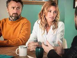 Au milieu du chaos, une mère cherche son fils. Cesar Kidnappe Par Rose Bart Et Hugo Amoureux En Prison Demain Nous Appartient 24 04 2019 Demain Nous Appartient Nouveautes Tele Com