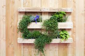 Créer un bac à fleurs en bois. Comment Faire Une Jardiniere En Palette Le Tuto Diy De Mon Magasin General