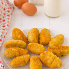 Pica finamente la cebolleta y el diente añade la harina y rehoga bien. Croquetas De Jamon Receta Casera Y Facil Pequerecetas