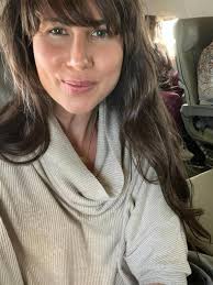 I just deleted my Twitter X account, and heaven help me, it feels good.  Where are the Threads book girlies? I want to be you friend❤️ Bookthreads