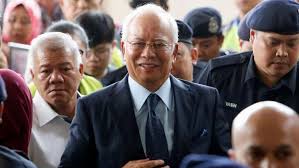 Pm najib tun razak mengutuk tindakan seorang pemandu trak merempuh laluan basikal dan pejalan kaki, menyebabkan lapan terbunuh dan lebih 12 cedera di new york sebagai serangan kejam dan pengecut. Ketua Partai Mundur Najib Diminta Pimpin Umno Lagi