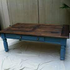 A perfect coffee table that will earn your friends and neighbor's compliment. Pin By Julie Turner On Homey Refurbished Coffee Tables Painted Coffee Tables Coffee Table Redo