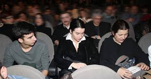 Η ελένη χάνει τα πάντα. H Syzygos Kai Ta Paidia Mikroytsikoy Ston B Papakwnstantinoy People Amp Style Eidhseis