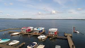 Hausboot Kaufen Auf Www Floatinghouse De Hausboot Kaufen Mieten Hersteller Wohnen Houseboat Lake Livingonwate Hausboot Kaufen Hausboot Hausboot Mieten