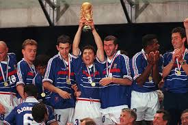 🤔 lance la vidéo (pas de son), clique sur stop et regarde le résultat ! Un Match Avec Les Champions Du Monde Et Les Stars De 98