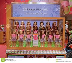 Denn nach den bisherigen planungen sollen just finanzinstrumente, die bei. Schliessen Sie Die Amerikanischen Madchen Puppen Ab Die Auf Anzeige Eingestellt Werden Redaktionelles Foto Bild Von Anderung Teuer 46885031