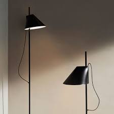 Die yuh stehleuchte led überzeugt vor allem durch individualität. Yuh Stehleuchte Schwarz Louis Poulsen Royaldesign De