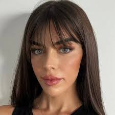 Laura Carreras's Instagram, Twitter & Facebook