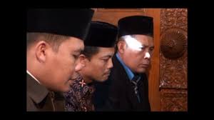 Penyerahan dan penerimaan seserahan kepada pihak mempelai perempuan. Contoh Mc Pembukaan Acara Pernikahan Bahasa Jawa Youtube