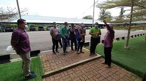 Warga staf & kakitangan pusat pertanian ayer hitam bersama barisan penuntut latihan kemahiran pertanian sesi 2019. Minggu Orientasi Ipah Institut Pertanian Ayer Hitam Facebook