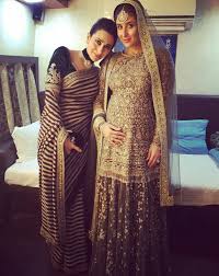 Karishma Kapoor In Black Saree And Kareena Kapoor In Green Lehanga By Sabyasachi At Lakme F Indian Designer Outfits Indian Maternity Dresses For Pregnant Women