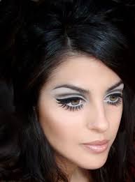 1960 S Makeup Blue Eyeshadow Was Worn Alongside The False Lashes To Accentuate The Eyes 1960s Makeup Twiggy Makeup 60s Makeup